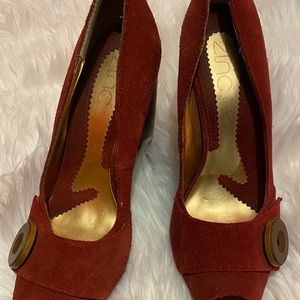 Chunky heel peep toe